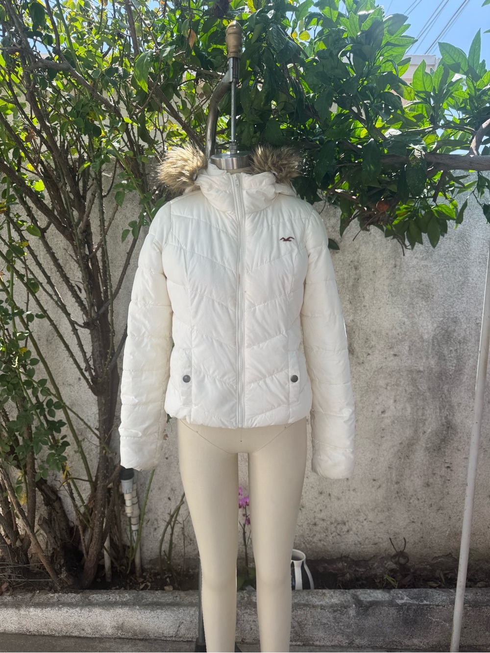 Hollister Ivory Quilted Puffer Jacket with Faux Fur Hood